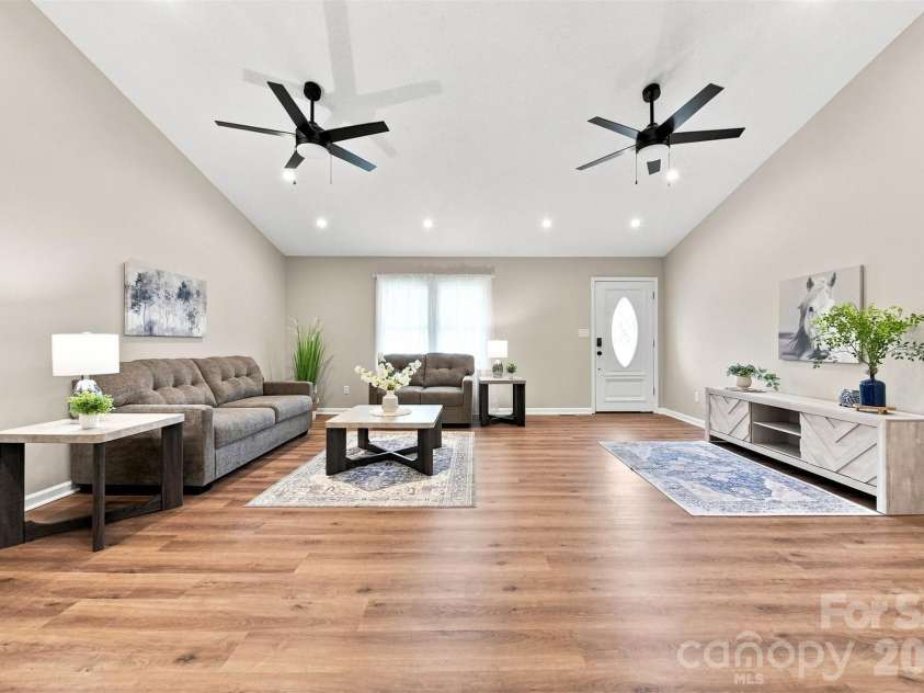 136 Cook Lane, Hickory, NC 28601.  MLS# CAR4412486, YatesRealty ID 42671. 