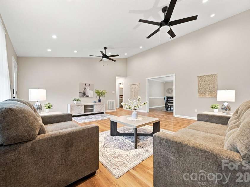 136 Cook Lane, Hickory, NC 28601.  MLS# CAR4412486, YatesRealty ID 42671. 
