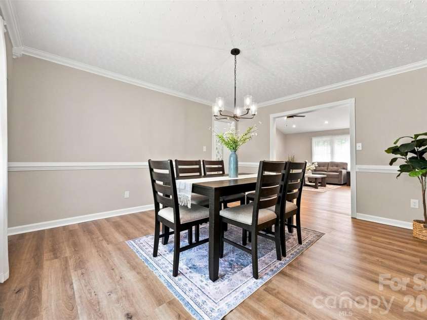 136 Cook Lane, Hickory, NC 28601.  MLS# CAR4412486, YatesRealty ID 42671. 