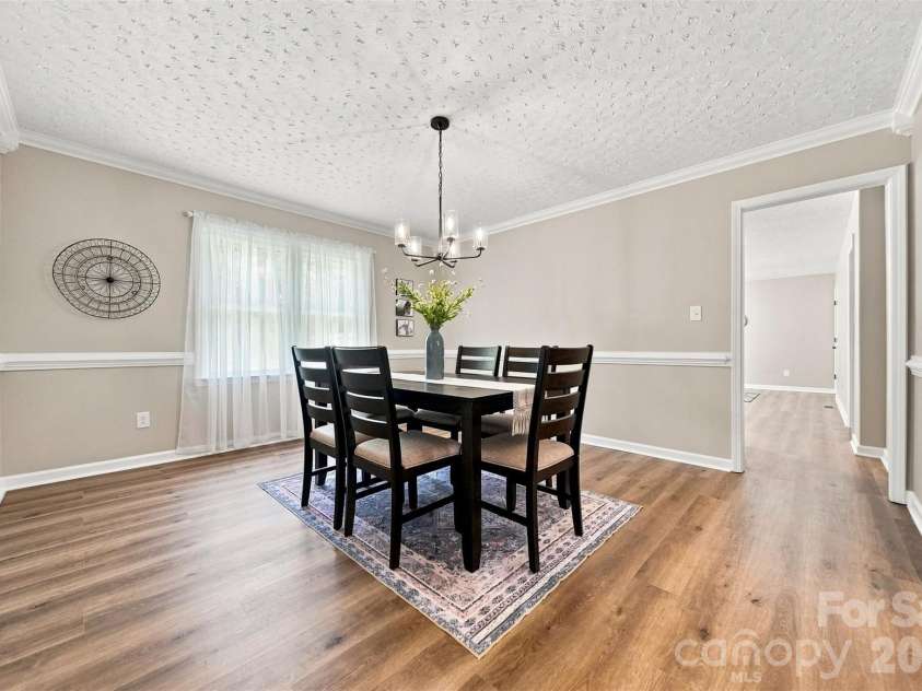 136 Cook Lane, Hickory, NC 28601.  MLS# CAR4412486, YatesRealty ID 42671. 