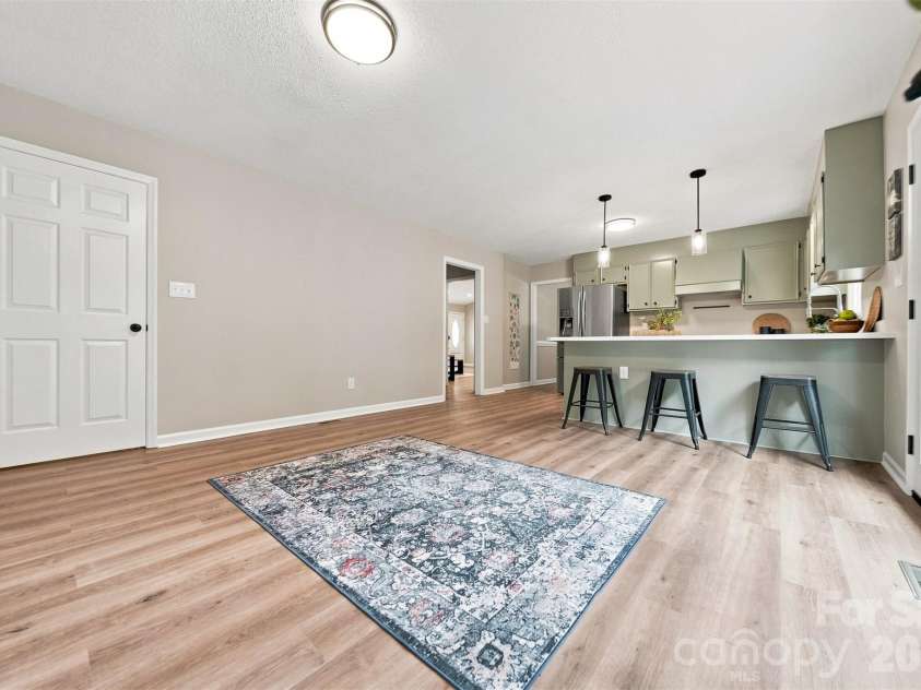 136 Cook Lane, Hickory, NC 28601.  MLS# CAR4412486, YatesRealty ID 42671. 