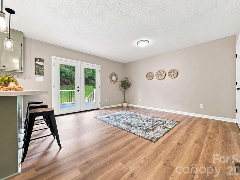 136 Cook Lane, Hickory, NC 28601.  MLS# CAR4412486, YatesRealty ID 42671. 