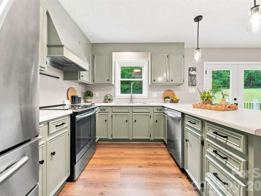 136 Cook Lane, Hickory, NC 28601.  MLS# CAR4412486, YatesRealty ID 42671. 