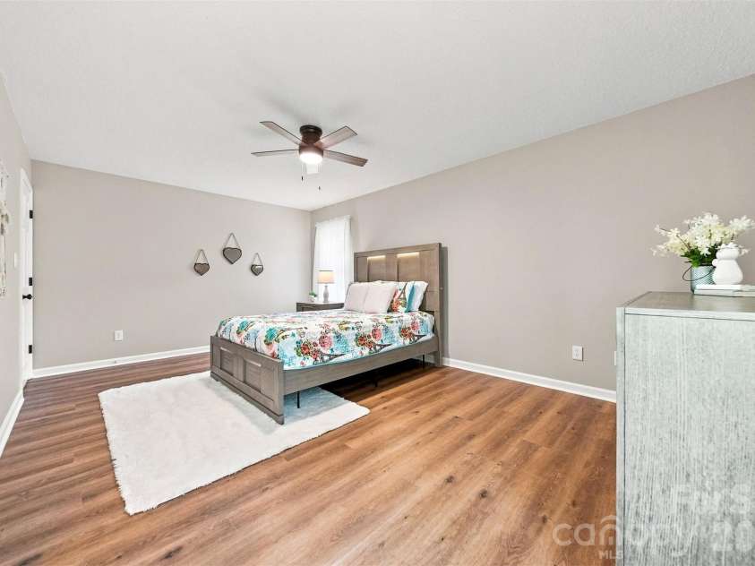 136 Cook Lane, Hickory, NC 28601.  MLS# CAR4412486, YatesRealty ID 42671. 