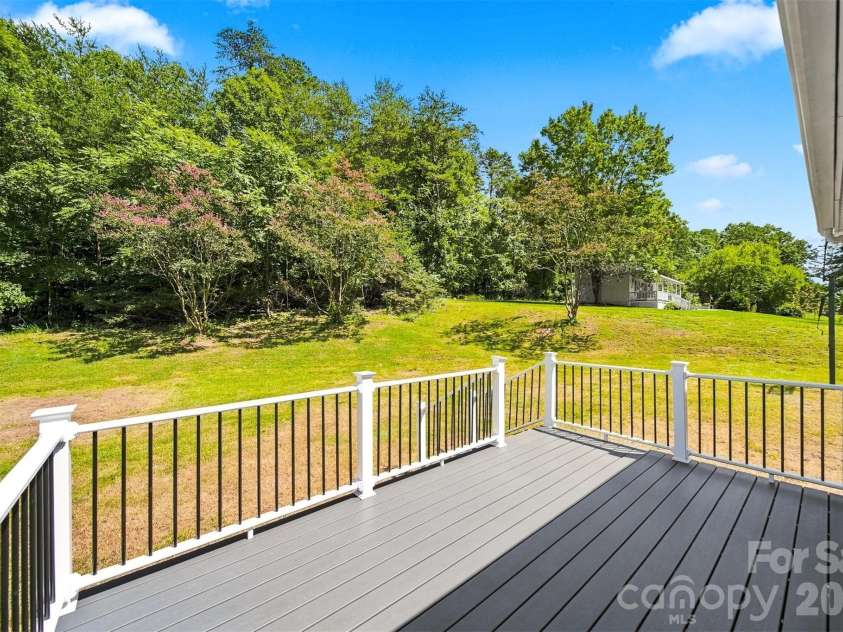 136 Cook Lane, Hickory, NC 28601.  MLS# CAR4412486, YatesRealty ID 42671. 
