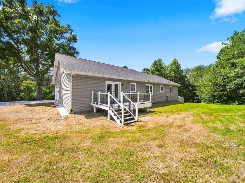 136 Cook Lane, Hickory, NC 28601.  MLS# CAR4412486, YatesRealty ID 42671. 