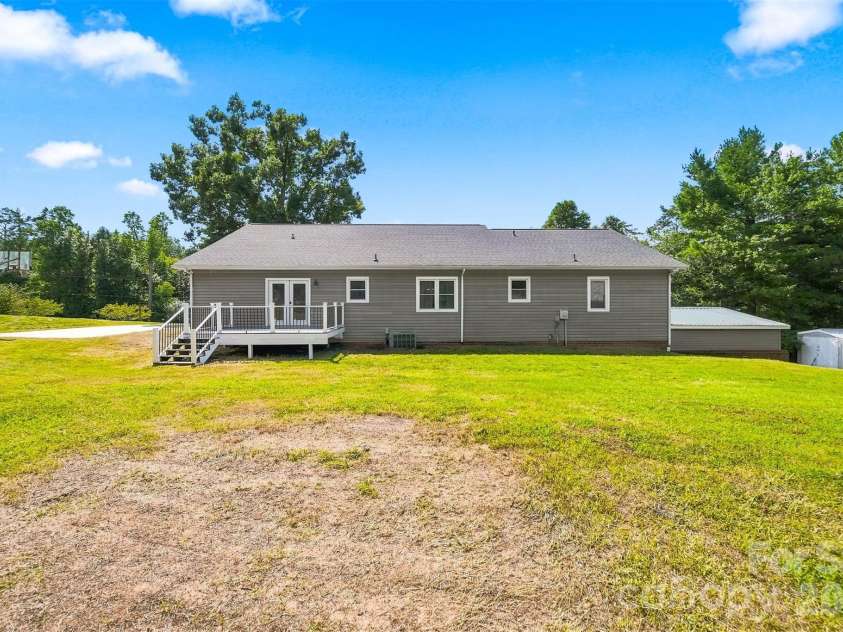 136 Cook Lane, Hickory, NC 28601.  MLS# CAR4412486, YatesRealty ID 42671. 