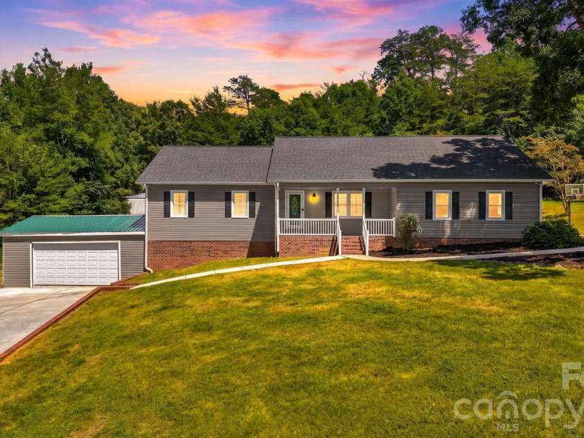 136 Cook Lane, Hickory, NC 28601.  MLS# CAR4412486, YatesRealty ID 42671. 