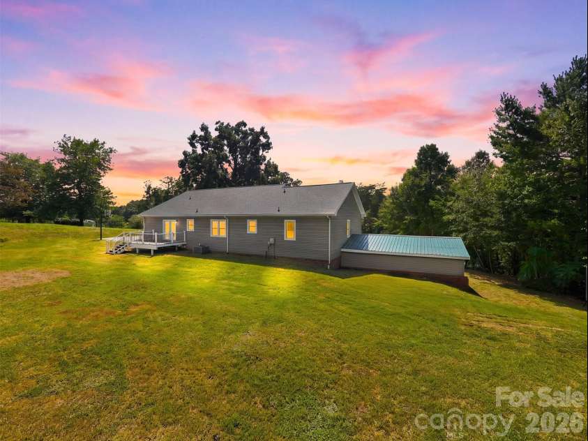136 Cook Lane, Hickory, NC 28601.  MLS# CAR4412486, YatesRealty ID 42671. 