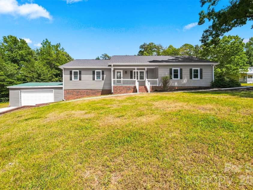 136 Cook Lane, Hickory, NC 28601.  MLS# CAR4412486, YatesRealty ID 42671. 
