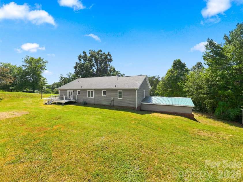136 Cook Lane, Hickory, NC 28601.  MLS# CAR4412486, YatesRealty ID 42671. 
