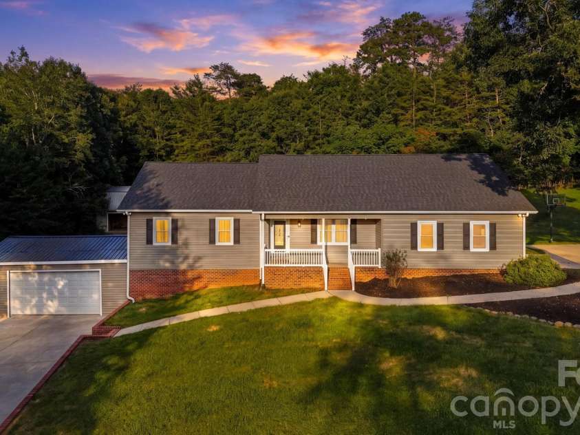 136 Cook Lane, Hickory, NC 28601.  MLS# CAR4412486, YatesRealty ID 42671. 