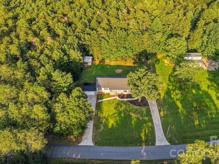 136 Cook Lane, Hickory, NC 28601.  MLS# CAR4412486, YatesRealty ID 42671. 