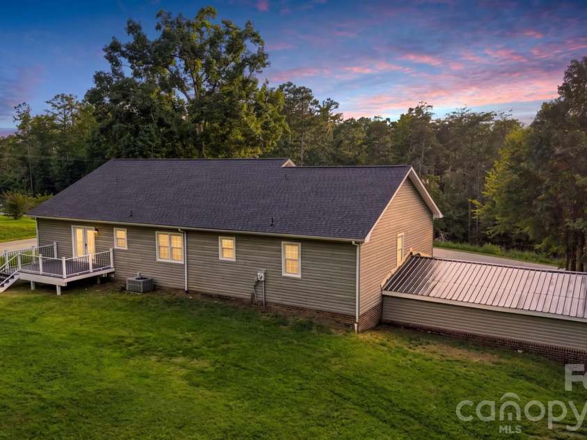 136 Cook Lane, Hickory, NC 28601.  MLS# CAR4412486, YatesRealty ID 42671. 