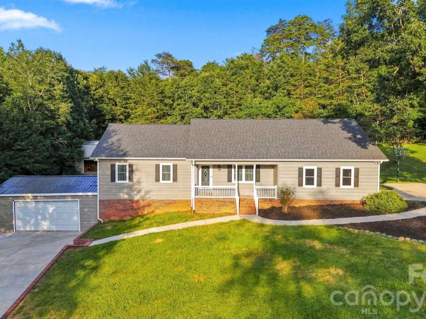136 Cook Lane, Hickory, NC 28601.  MLS# CAR4412486, YatesRealty ID 42671. 