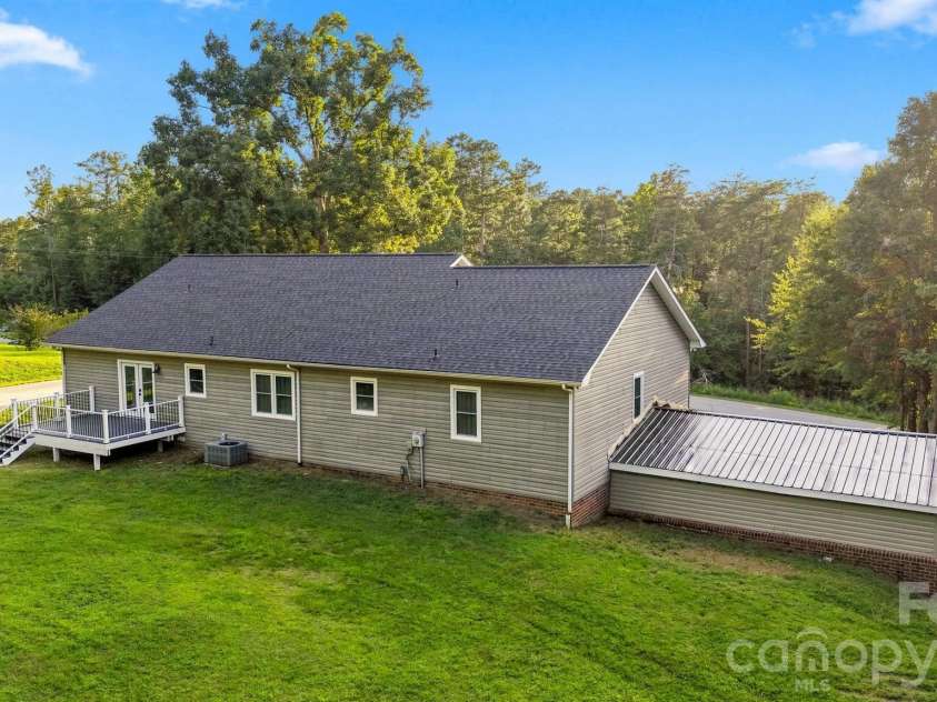 136 Cook Lane, Hickory, NC 28601.  MLS# CAR4412486, YatesRealty ID 42671. 