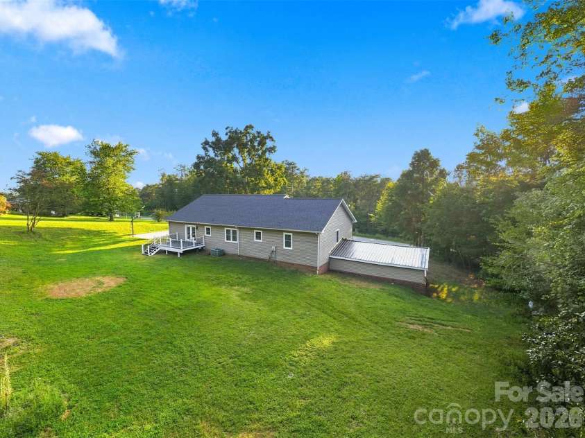 136 Cook Lane, Hickory, NC 28601.  MLS# CAR4412486, YatesRealty ID 42671. 