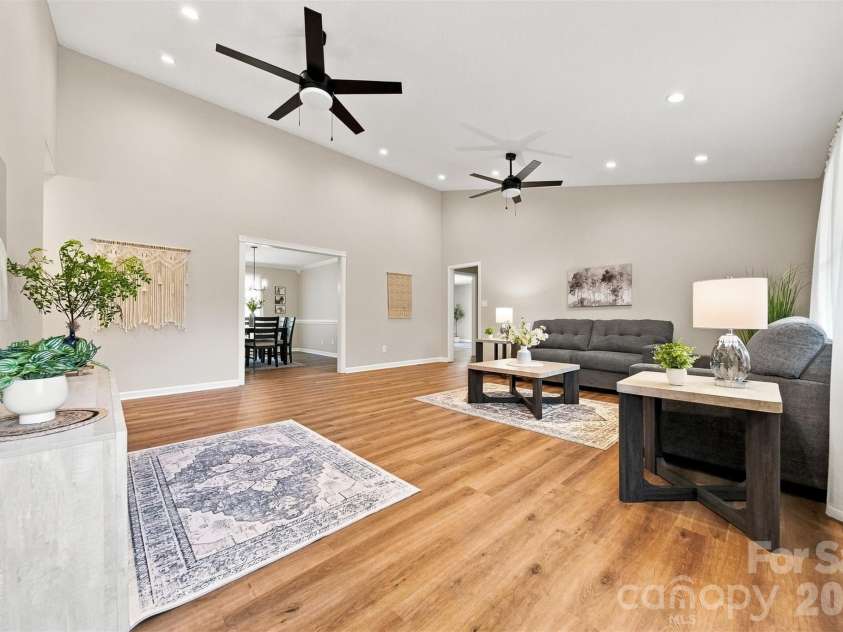 136 Cook Lane, Hickory, NC 28601.  MLS# CAR4412486, YatesRealty ID 42671. Oversized Living room