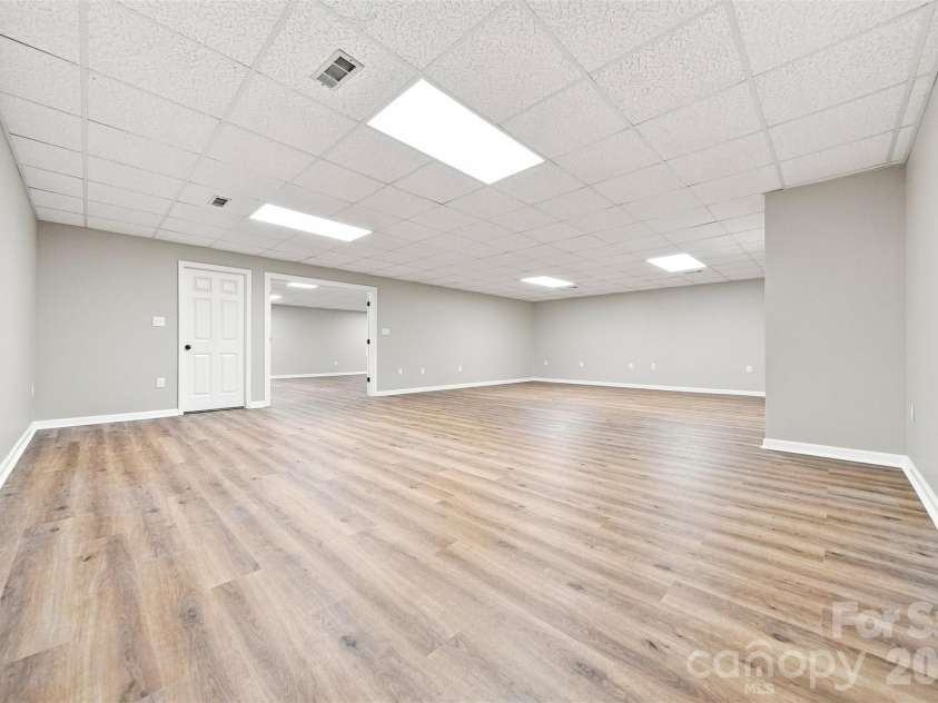 136 Cook Lane, Hickory, NC 28601.  MLS# CAR4412486, YatesRealty ID 42671. Room 2 still