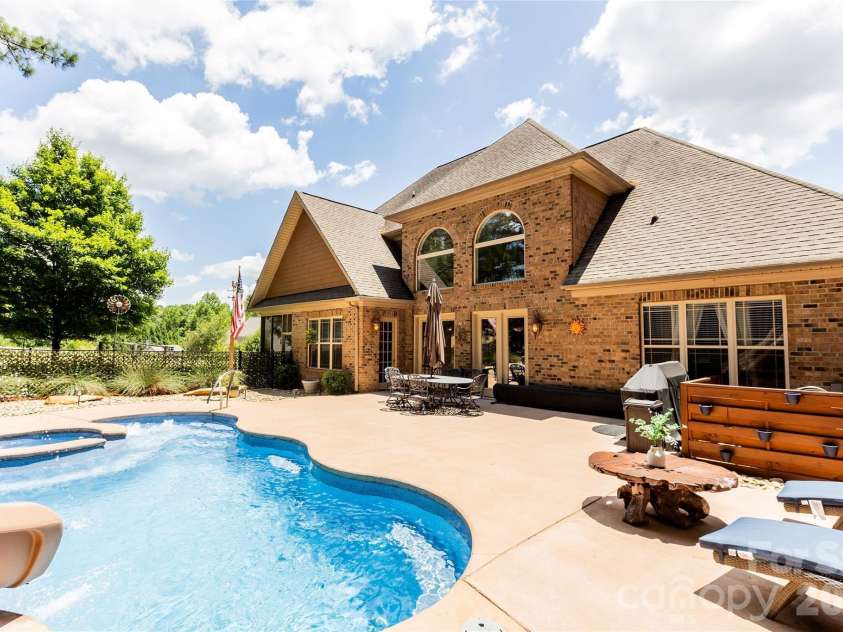 139 Waterbury Drive, Mooresville, NC 28117.  MLS# CAR4400849, YatesRealty ID 42672. 