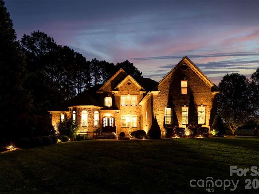 139 Waterbury Drive, Mooresville, NC 28117.  MLS# CAR4400849, YatesRealty ID 42672. 