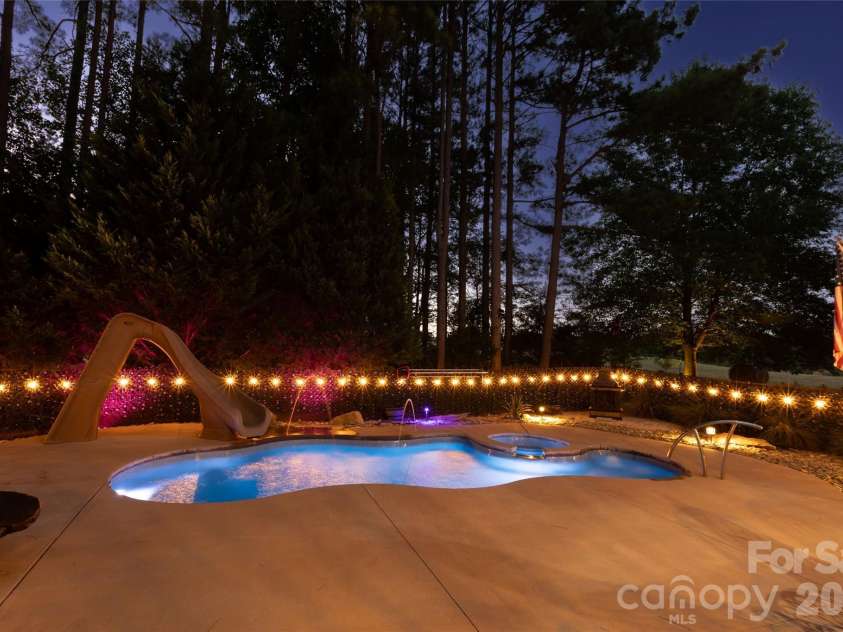 139 Waterbury Drive, Mooresville, NC 28117.  MLS# CAR4400849, YatesRealty ID 42672. 