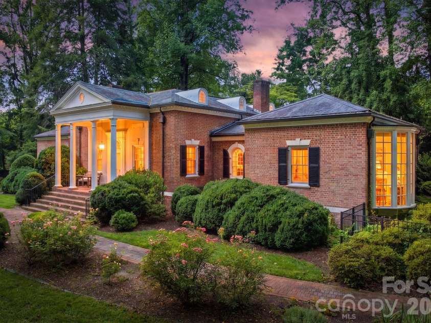202 Woodside Place, Lenoir, NC 28645.  MLS# CAR4403454, YatesRealty ID 42675. 