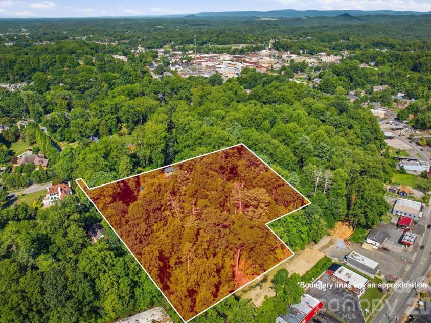 202 Woodside Place, Lenoir, NC 28645.  MLS# CAR4403454, YatesRealty ID 42675. 