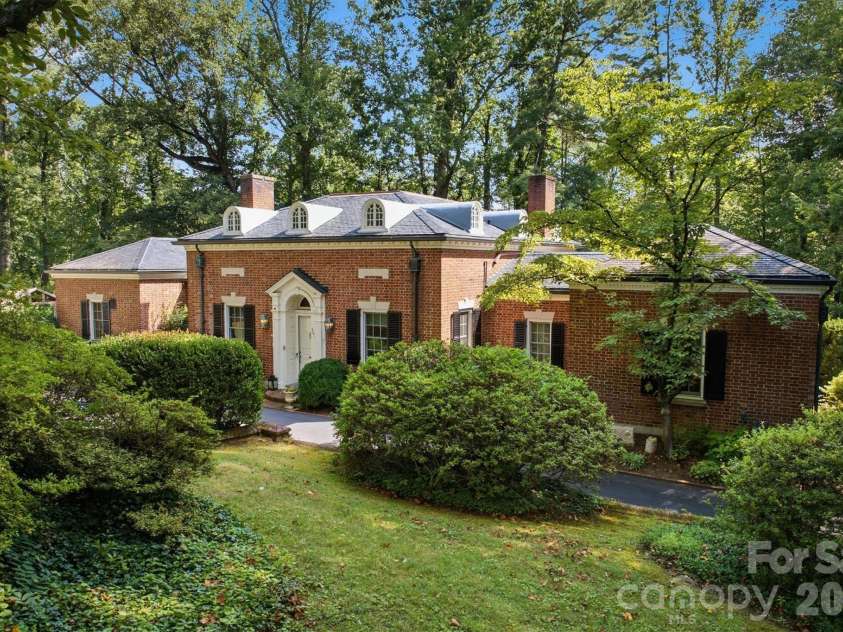 202 Woodside Place, Lenoir, NC 28645.  MLS# CAR4403454, YatesRealty ID 42675. 