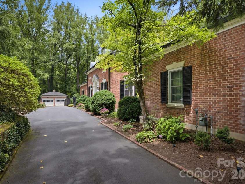 202 Woodside Place, Lenoir, NC 28645.  MLS# CAR4403454, YatesRealty ID 42675. 