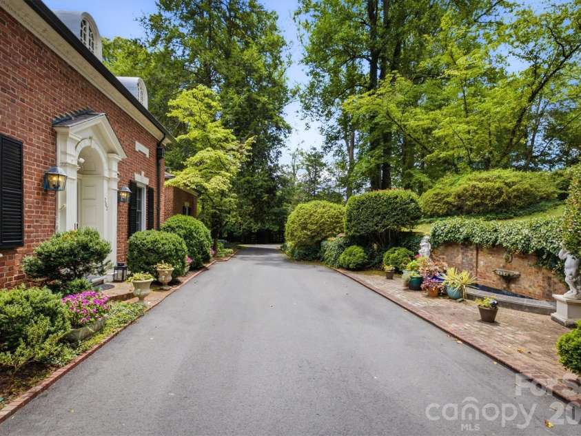 202 Woodside Place, Lenoir, NC 28645.  MLS# CAR4403454, YatesRealty ID 42675. 