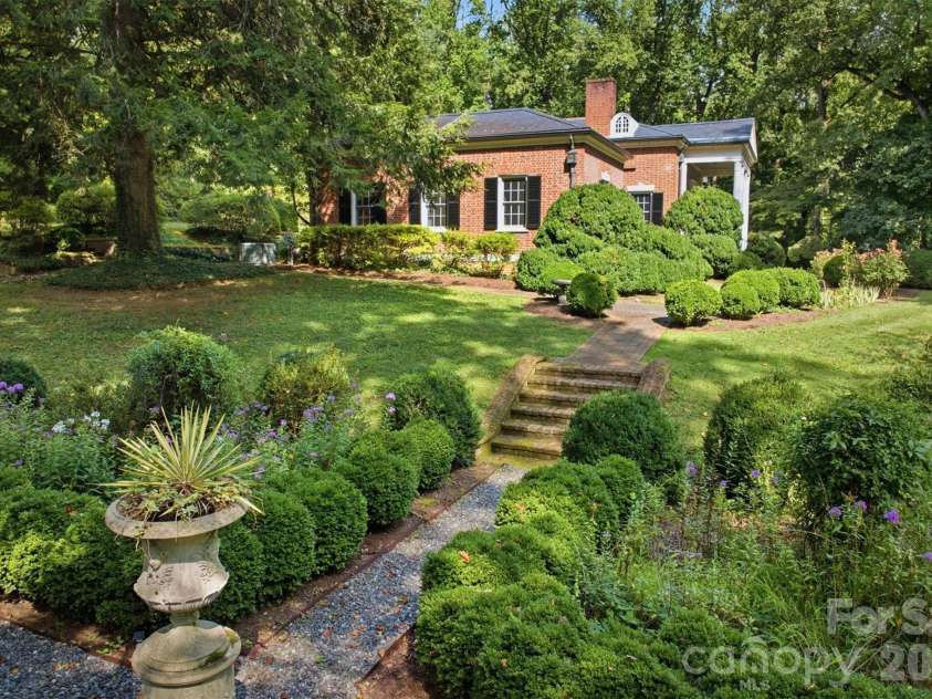 202 Woodside Place, Lenoir, NC 28645.  MLS# CAR4403454, YatesRealty ID 42675. 