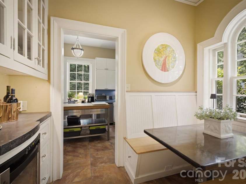 202 Woodside Place, Lenoir, NC 28645.  MLS# CAR4403454, YatesRealty ID 42675. 
