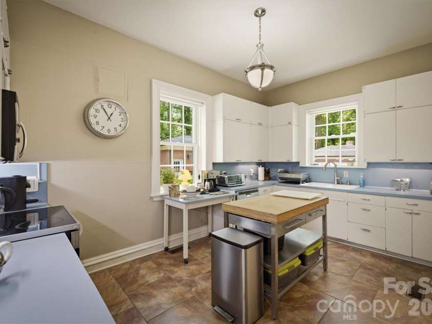202 Woodside Place, Lenoir, NC 28645.  MLS# CAR4403454, YatesRealty ID 42675. 