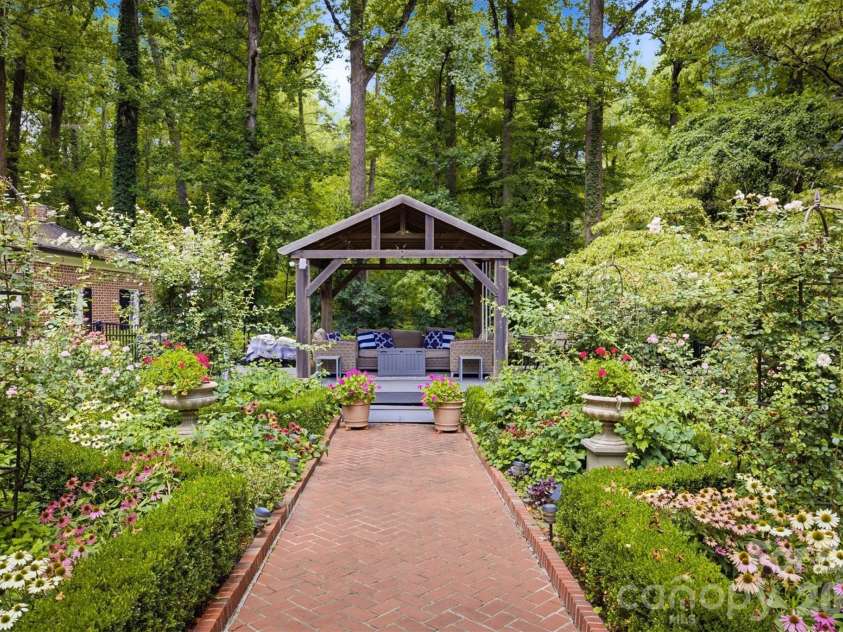 202 Woodside Place, Lenoir, NC 28645.  MLS# CAR4403454, YatesRealty ID 42675. 