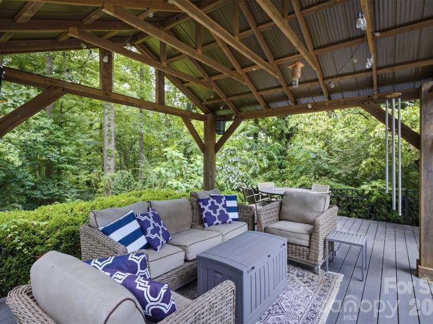 202 Woodside Place, Lenoir, NC 28645.  MLS# CAR4403454, YatesRealty ID 42675. 