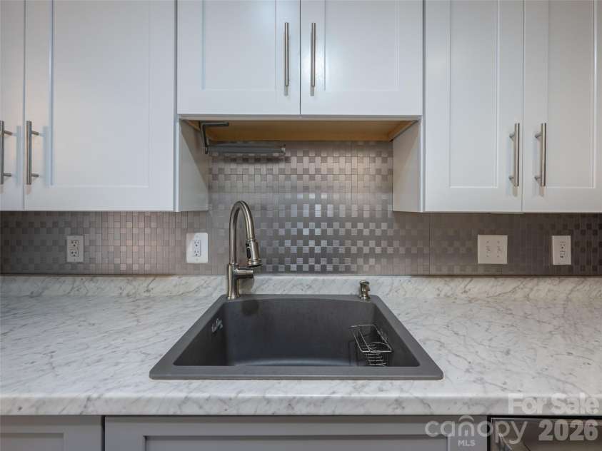 12 Peeler Drive, Asheville, NC 28803.  MLS# CAR4411996, YatesRealty ID 42677. 