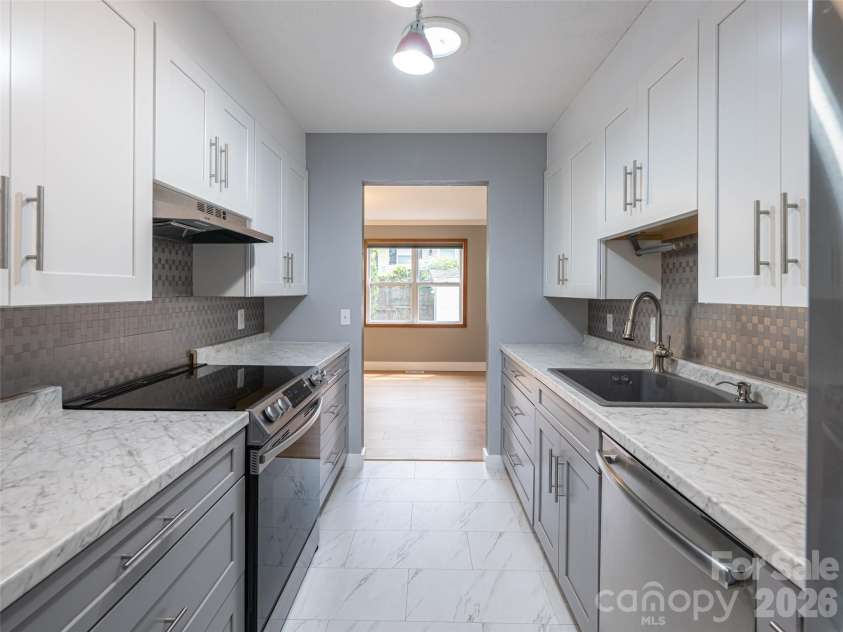 12 Peeler Drive, Asheville, NC 28803.  MLS# CAR4411996, YatesRealty ID 42677. 