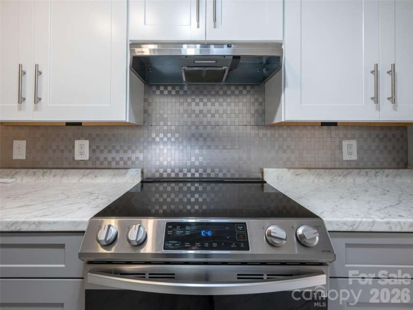 12 Peeler Drive, Asheville, NC 28803.  MLS# CAR4411996, YatesRealty ID 42677. 