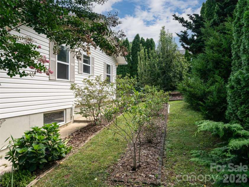 12 Peeler Drive, Asheville, NC 28803.  MLS# CAR4411996, YatesRealty ID 42677. 