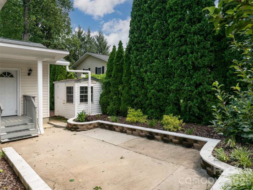 12 Peeler Drive, Asheville, NC 28803.  MLS# CAR4411996, YatesRealty ID 42677. 