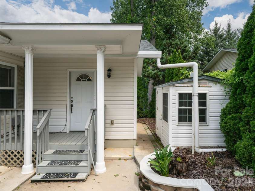 12 Peeler Drive, Asheville, NC 28803.  MLS# CAR4411996, YatesRealty ID 42677. 