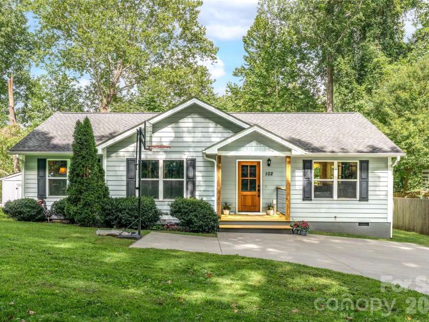 102 Iris Street, Asheville, NC 28803.  MLS# CAR4411381, YatesRealty ID 42678. 