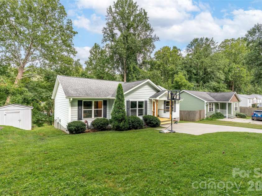 102 Iris Street, Asheville, NC 28803.  MLS# CAR4411381, YatesRealty ID 42678. 