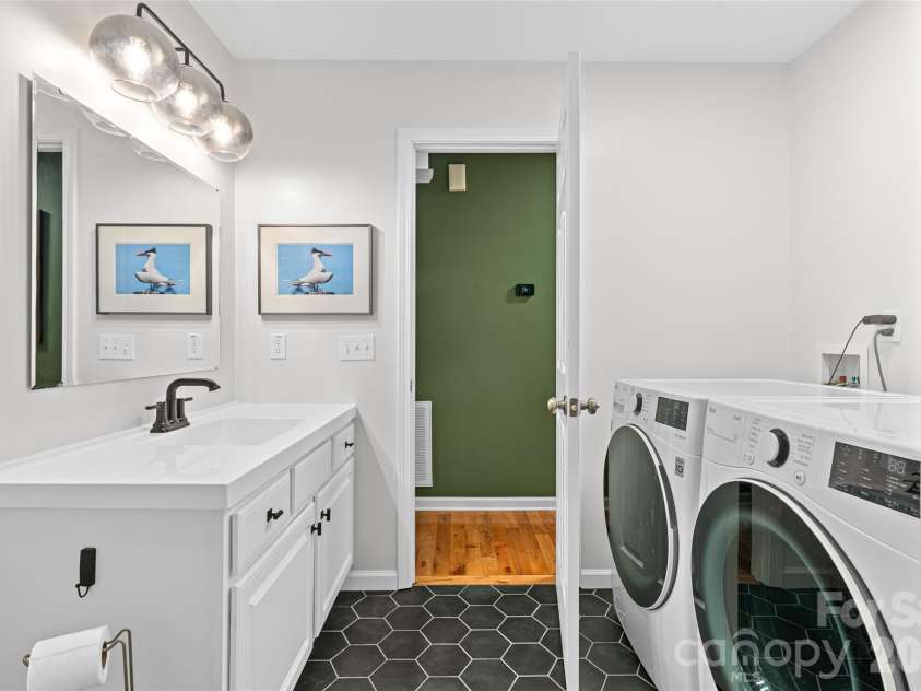 102 Iris Street, Asheville, NC 28803.  MLS# CAR4411381, YatesRealty ID 42678. 
