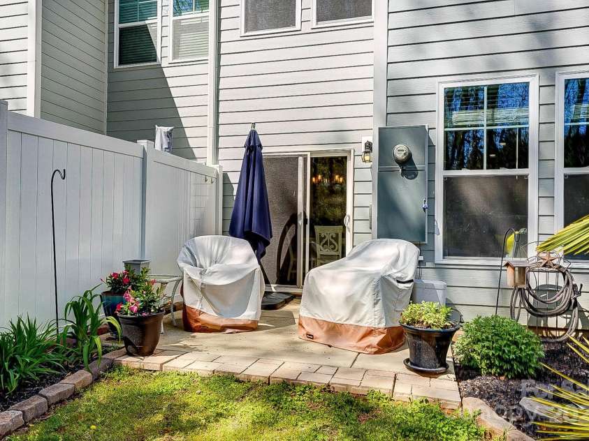 1066 Chicory Trace, Lake Wylie, SC 29710.  MLS# CAR4241755, YatesRealty ID 4268. Great location backing up to woods.