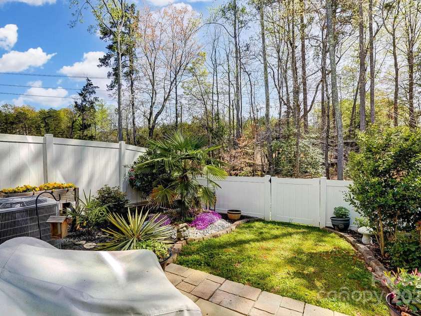 1066 Chicory Trace, Lake Wylie, SC 29710.  MLS# CAR4241755, YatesRealty ID 4268. Lots of backyard privacy.
