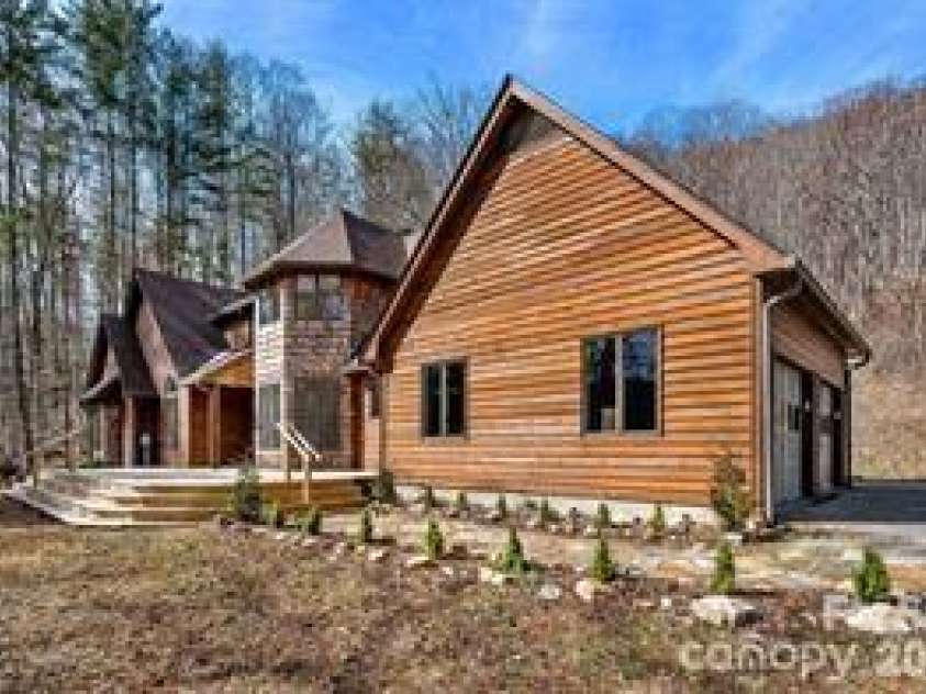 249 Starlin Mountain Road, Bakersville, NC 28705.  MLS# CAR4345394, YatesRealty ID 4268. 