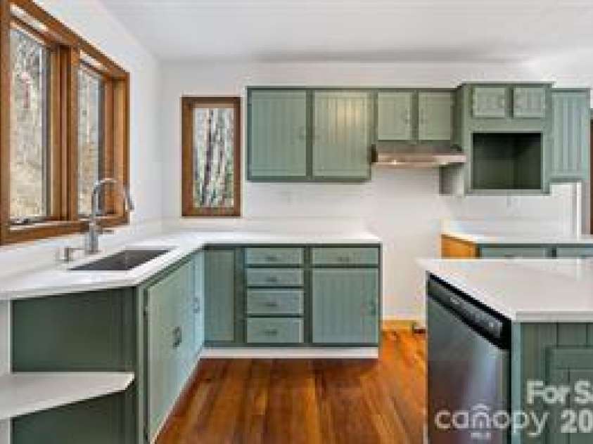 249 Starlin Mountain Road, Bakersville, NC 28705.  MLS# CAR4345394, YatesRealty ID 4268. 