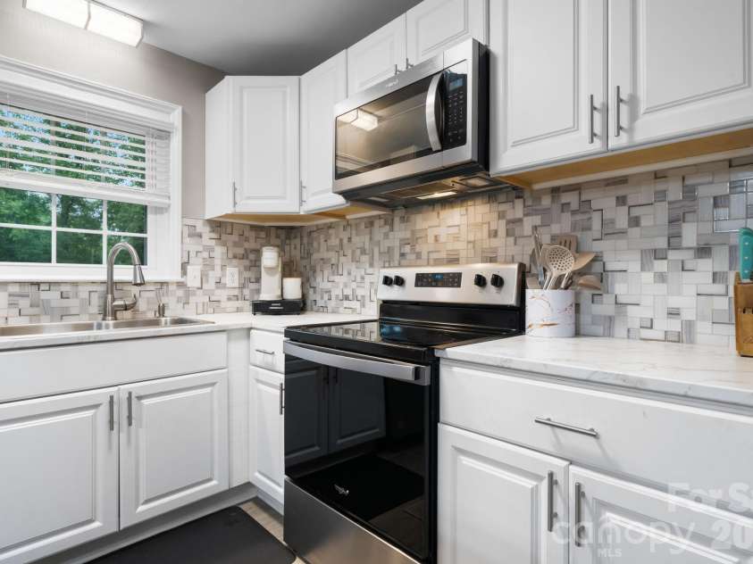 1172 Sunset Court, Conover, NC 28613.  MLS# CAR4405962, YatesRealty ID 42680. 